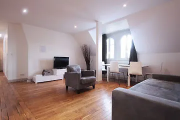 Bridgestreet Champs Elysees Párizs Apartman